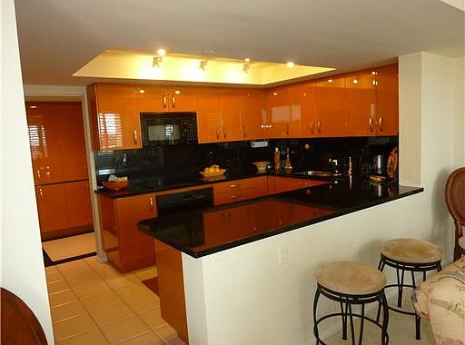 4th image of 123 Lakeshore Dr APT 1044