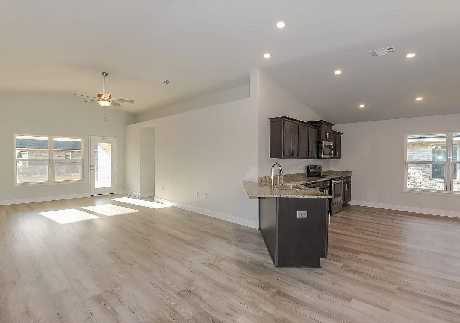 4 Bedroom/2 Bath — Photo 3