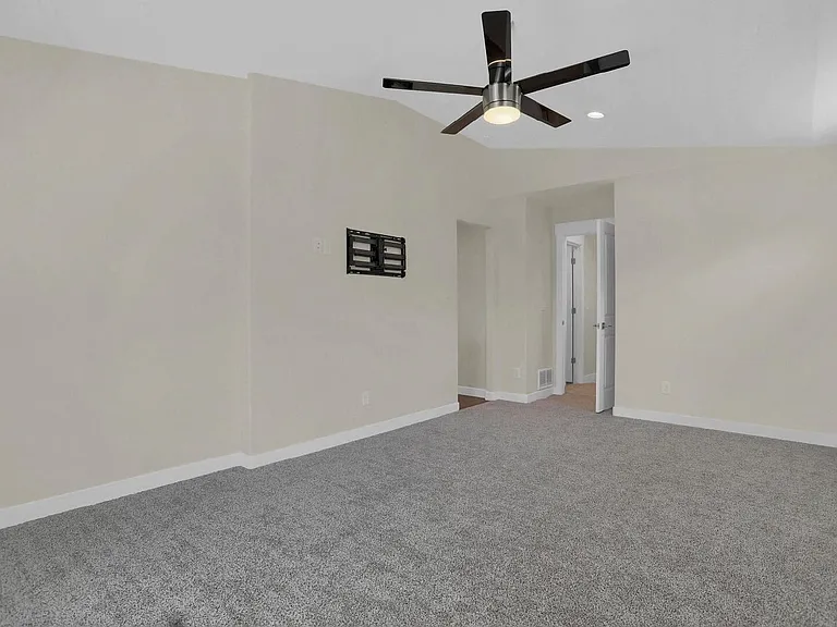 3792 Venice Grv — Photo 21