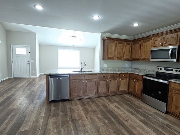 3rd image of 588 Brushwood Dr