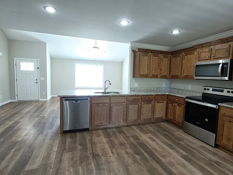 588 Brushwood Dr — Photo 3