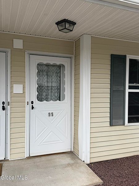 2nd image of 1911 Cambridge Manor Drive