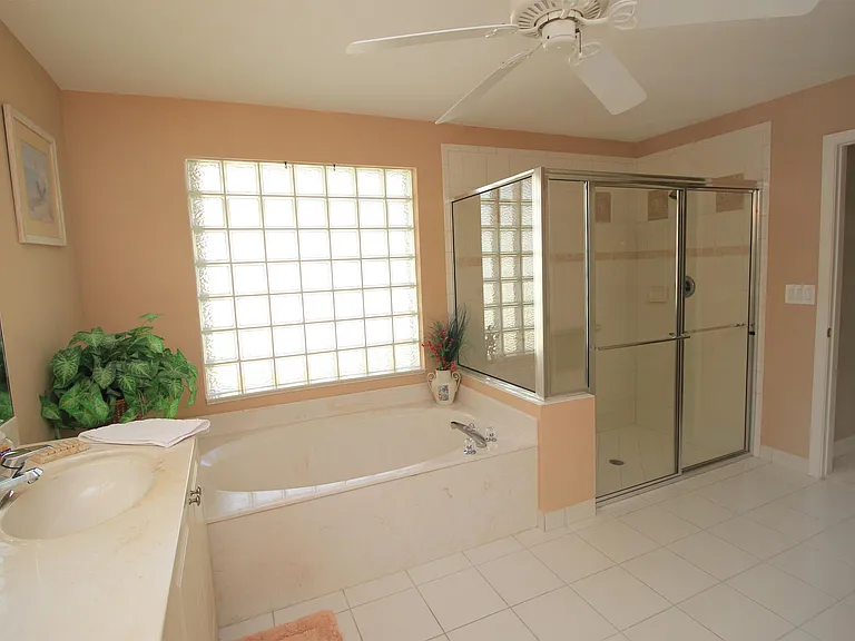 2322 Butterfly Palm Dr — Photo 18