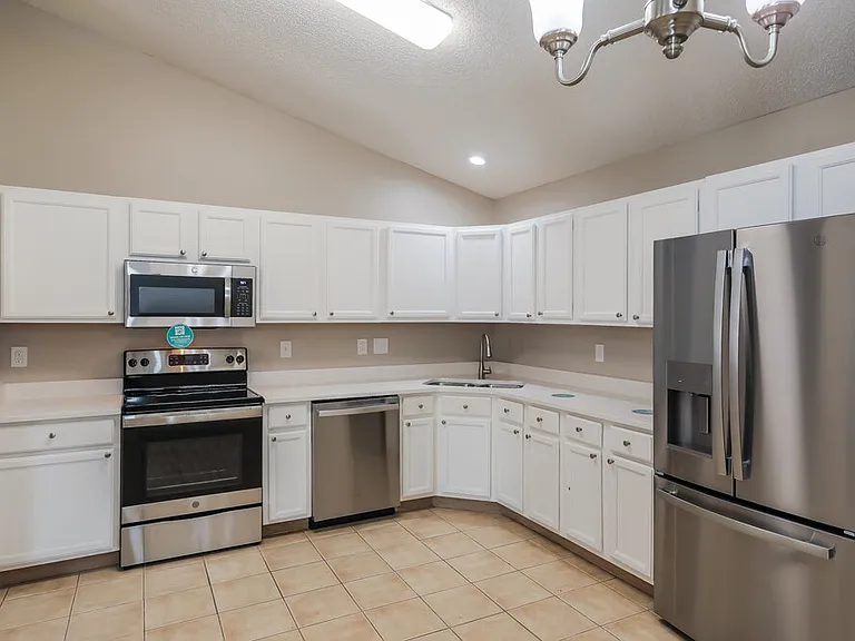 1811 Sheraton Lakes Cir — Photo 8