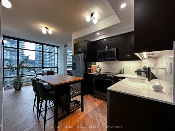 15 Bruyeres Mews, Toronto, ON