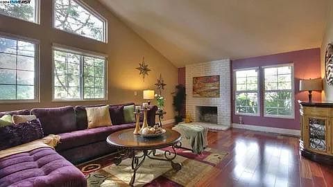 5th image of 43303 Luzon Ct