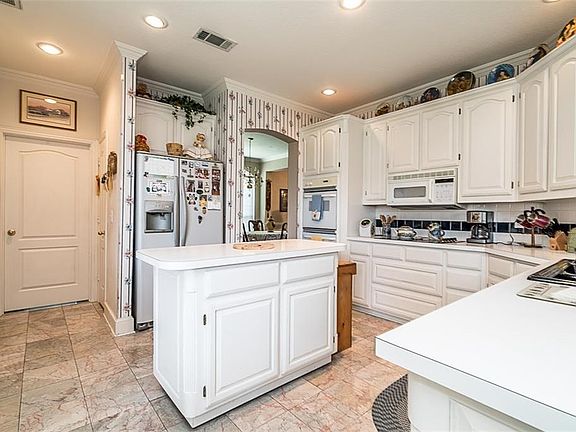 3rd image of 4304 Waterford Dr