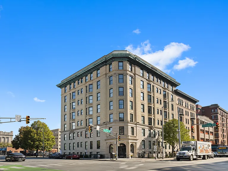 Rink Savoy Apartments — Photo 39