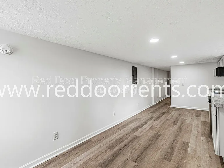 389 N Main St #F — Photo 7