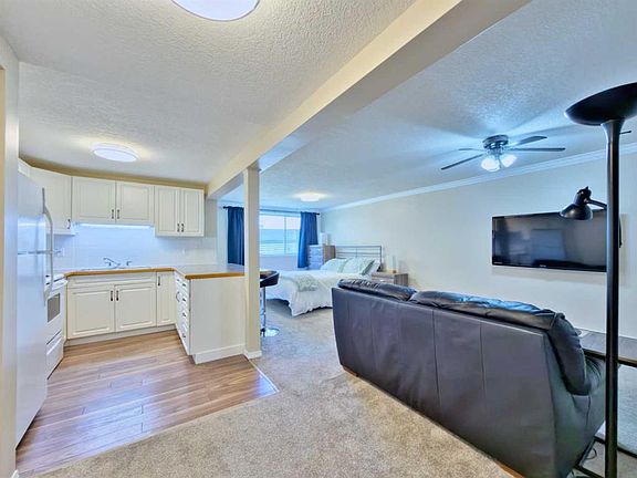 2nd image of 1739 North St #9