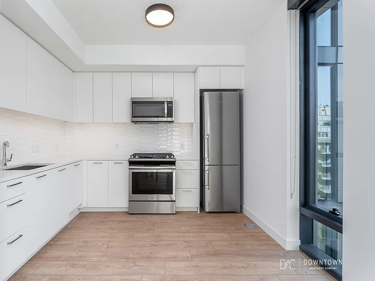 917 W Madison St #1311S — Photo 1