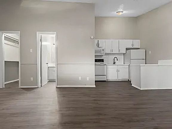 3rd image of 1300 Parker Ln #Pf-103