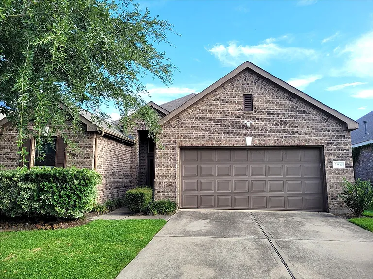 24015 Buffalo Cove Ln — Photo 1