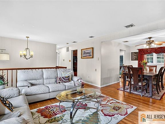 2nd image of 3 Bruce Rd
