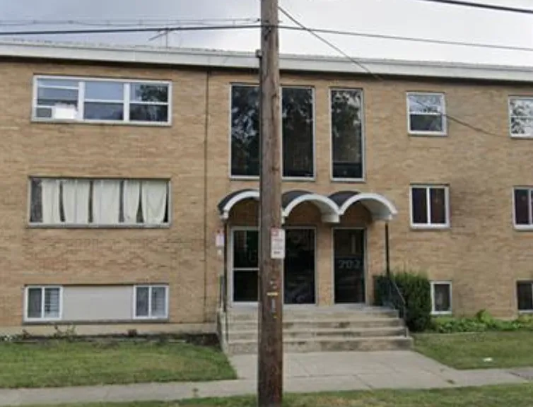 604 W Grand Ave #1 — Photo 1