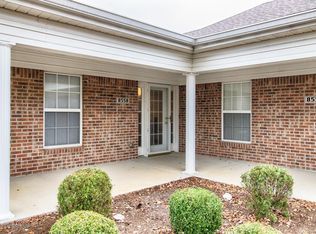 8558 Applegate Village Dr, Louisville, KY 40219