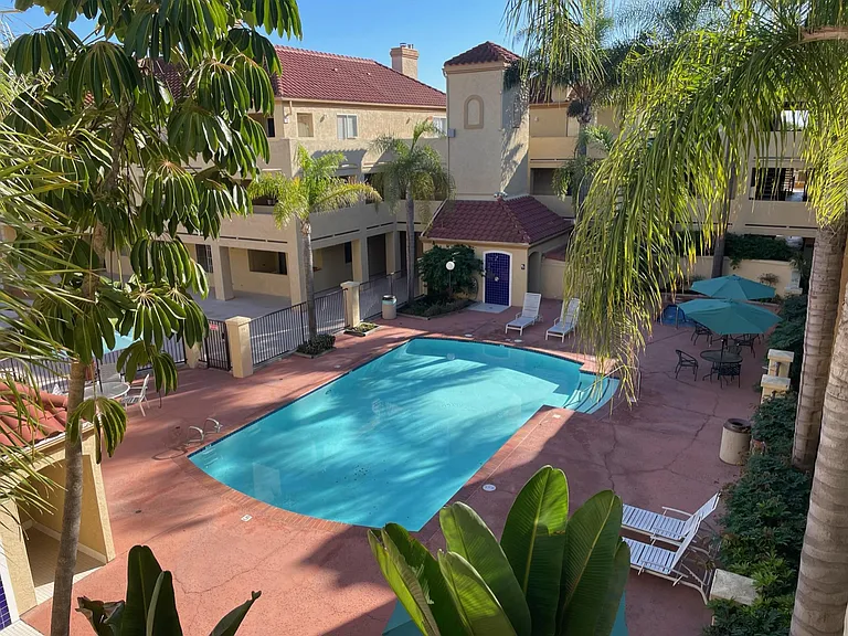 Pool & hot tub