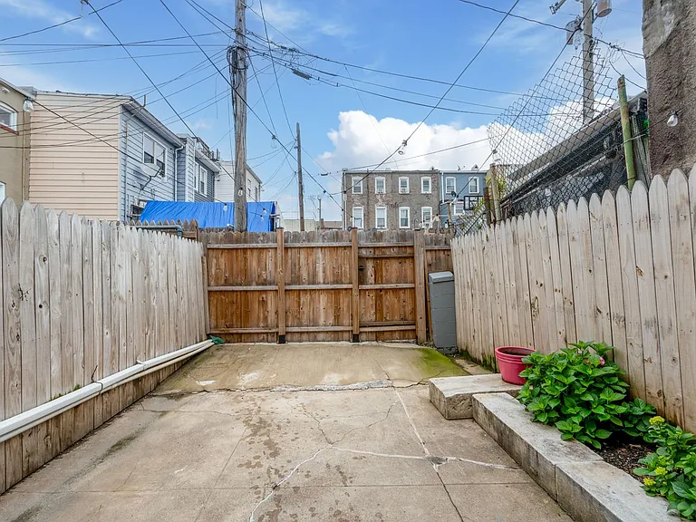 611 Oldham St — Photo 25