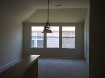 4th image of 340 Chase Hill Ln