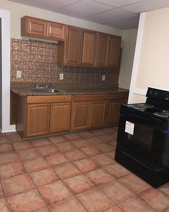 2nd image of 23 Governor St #2
