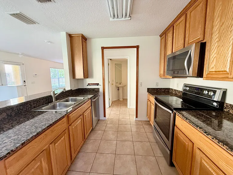 3846 Mandalay Dr — Photo 10