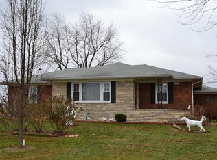 866 E Jefferson St, Ashley, IL 62808