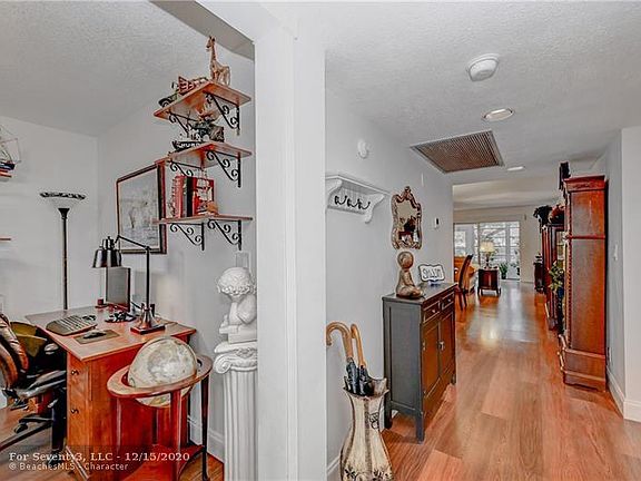 5th image of 1803 Eleuthera Pt APT F1