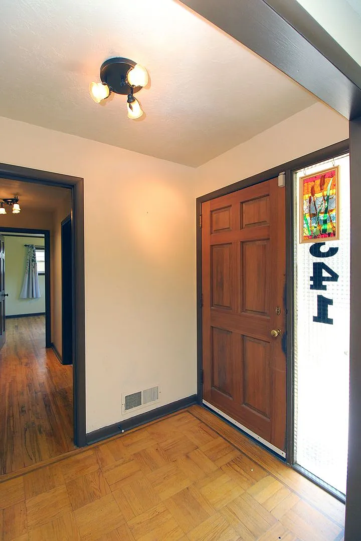 Remodeled 4 Bed/2 Bath Custom Home on Oversized Lot SE Portland — Photo 4