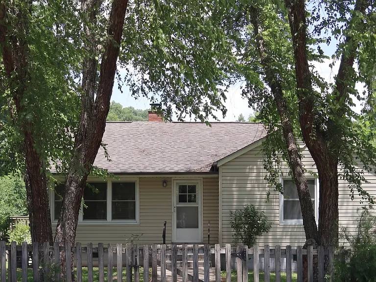 403 Woodlawn Pike — Photo 1