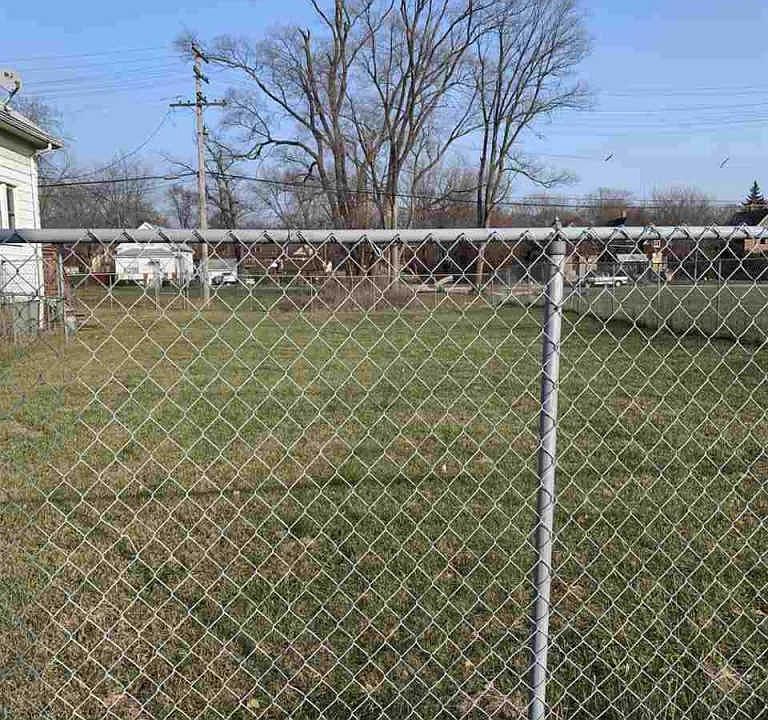2nd image of 2522 Van Dyke St