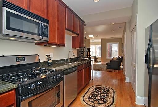 2nd image of 2550 W Sunnyside Ave 1 #1