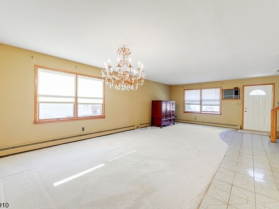 4th image of 110 Brighton Ave APT 1