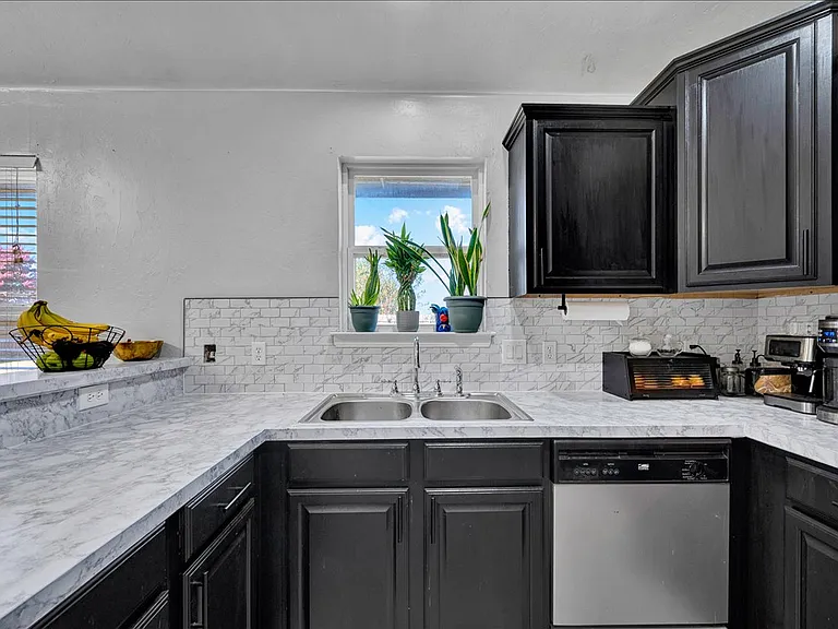 8601 SW 45th Ter — Photo 6