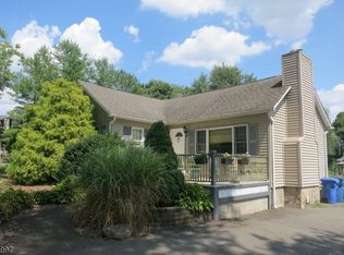 8 High St, Three Bridges, NJ 08887