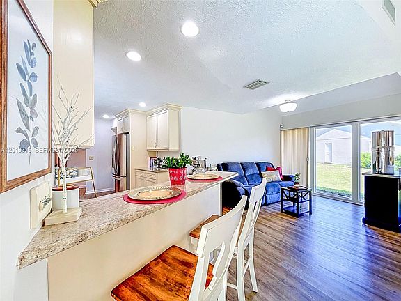 4th image of 2910 Aston Ave