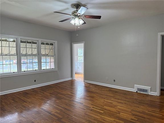 5th image of 3548 E Main St #6