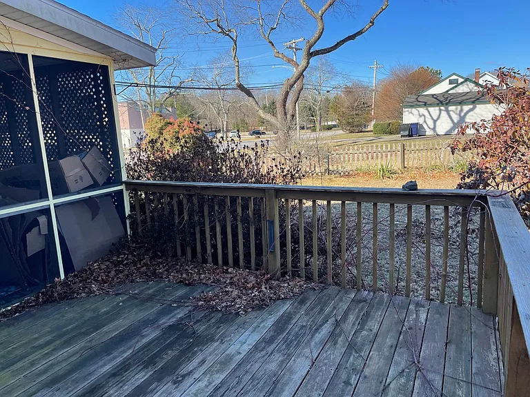 48 Salisbury Ave — Photo 11