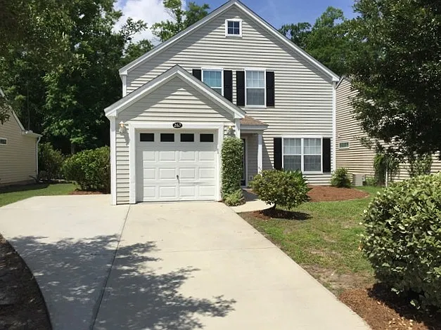 4 bed, 2.5 bath, 1704 sqft, $2,590 — Photo 1