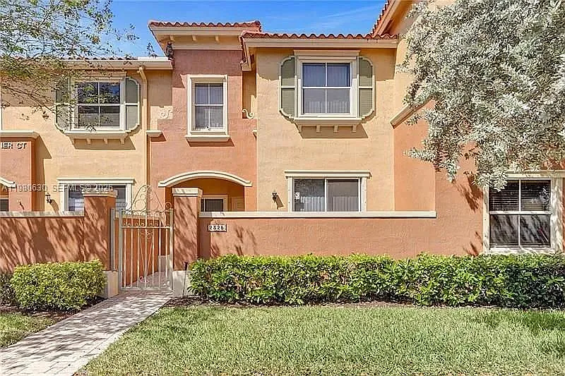 3 bed, 2.5 bath, 1400 sqft, $2,600 — Photo 2
