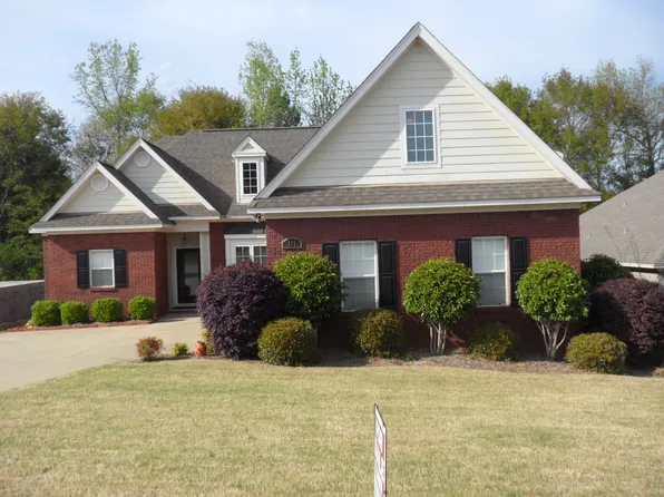 162 Fairway Dr, Millbrook, AL 36054