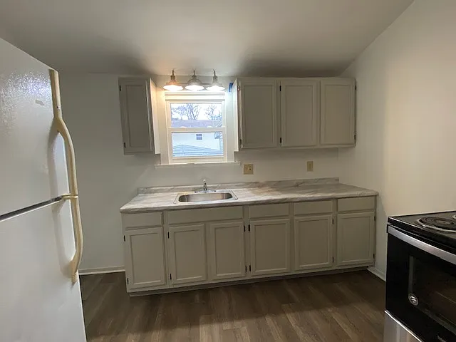 744 Laurel St — Photo 5