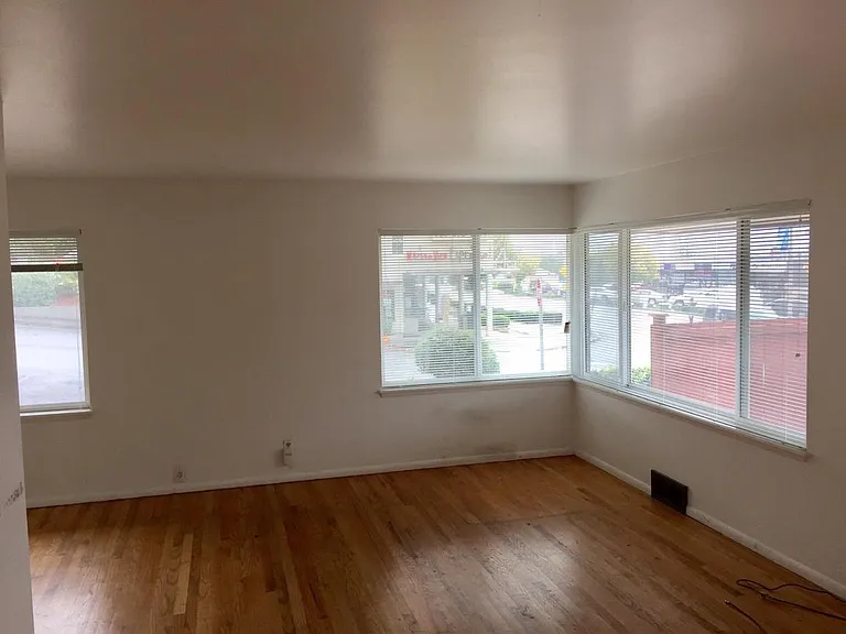 21836 Marine View Dr S — Photo 2