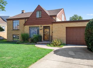 8921 W 24th St, Riverside, IL 60546