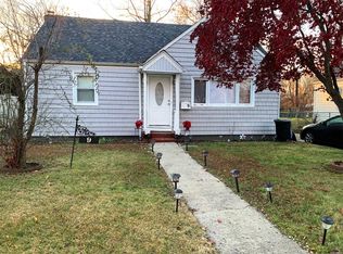9 Lakeview Ave, Freeport, NY
