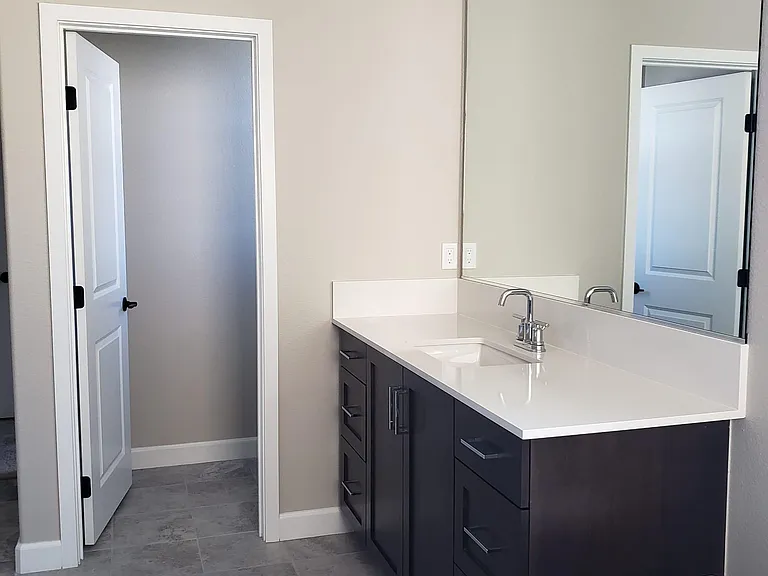 303 Creekview Ct — Photo 14