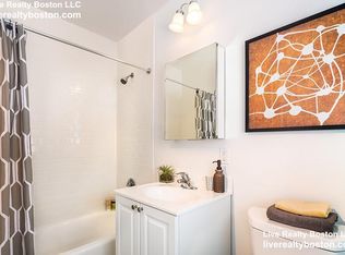 109 Thornton Rd, Chestnut Hill, MA 02467