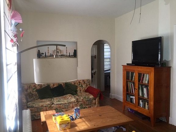 3rd image of 111 Williamsburg Ave