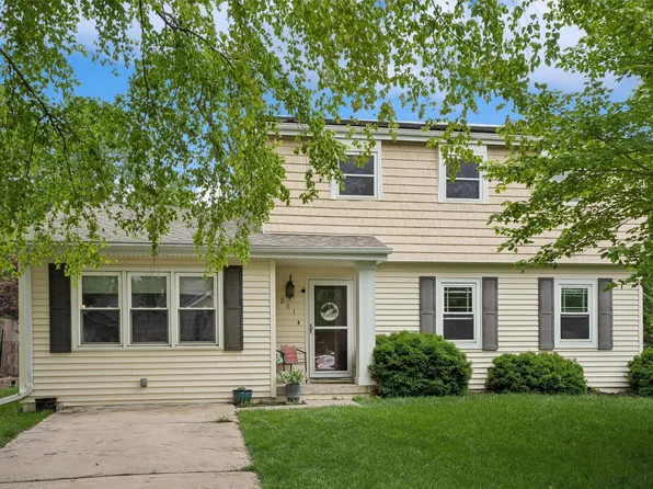 201 3rd St NW, Mitchellville, IA 50169