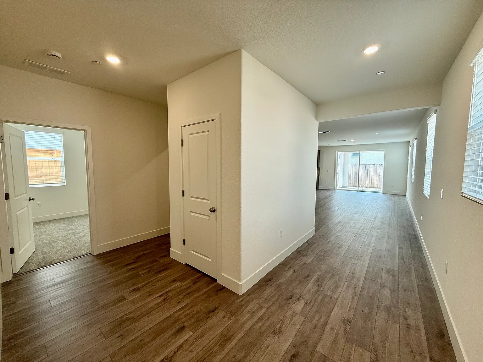 4 bed, 2528 sqft, $3,695 — Photo 2