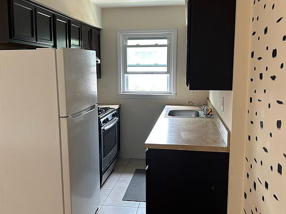 4th image of 147 Egbert Ave Floor 2